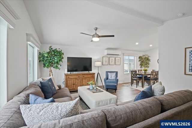 176 Clearwater Av NE, Salem, OR 97301