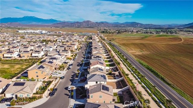 30295 Singer Ln, Menifee, CA 92584