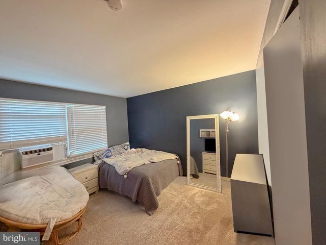 54 LAKESIDE DR, Marlton, NJ 08053