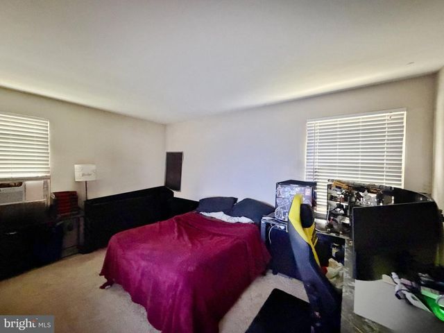 54 LAKESIDE DR, Marlton, NJ 08053