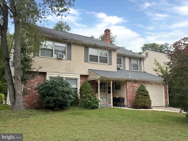 54 LAKESIDE DR, Marlton, NJ 08053