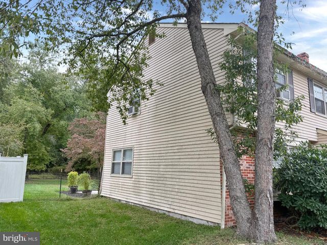 54 LAKESIDE DR, Marlton, NJ 08053