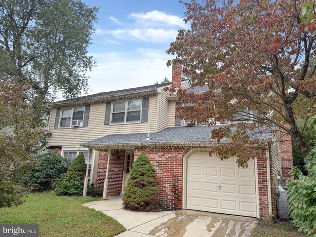 54 LAKESIDE DR, Marlton, NJ 08053
