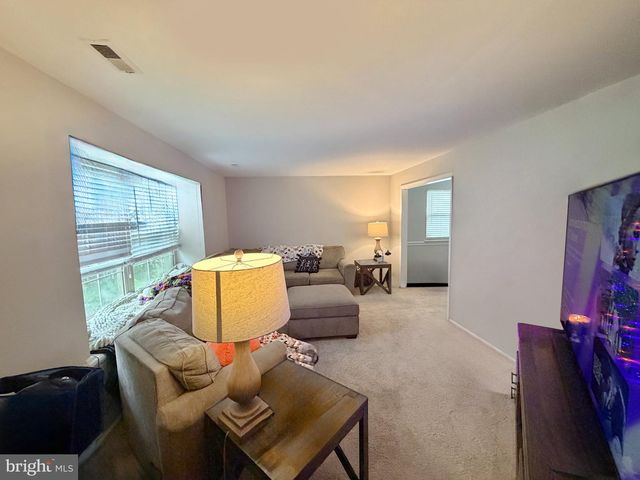 54 LAKESIDE DR, Marlton, NJ 08053