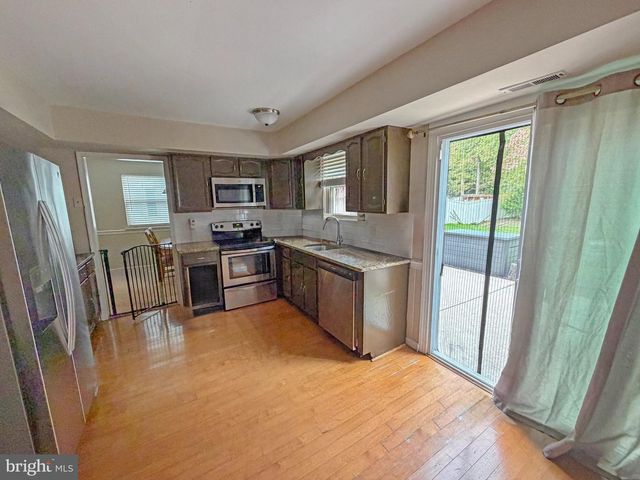 54 LAKESIDE DR, Marlton, NJ 08053
