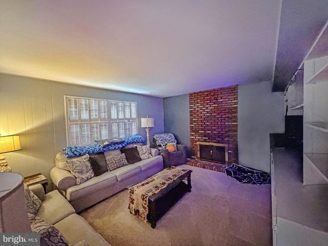 54 LAKESIDE DR, Marlton, NJ 08053