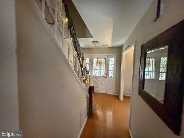 54 LAKESIDE DR, Marlton, NJ 08053