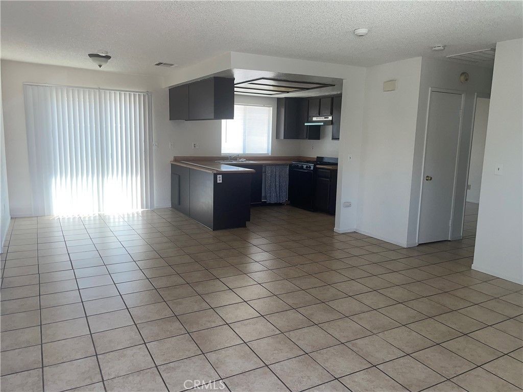 15392 Bear Valley Road 3, Victorville, CA 92395