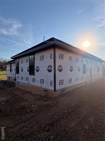 2228 Cherry Blossom Circle, Lebanon, MO 65536