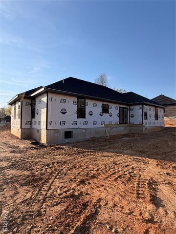 2228 Cherry Blossom Circle, Lebanon, MO 65536