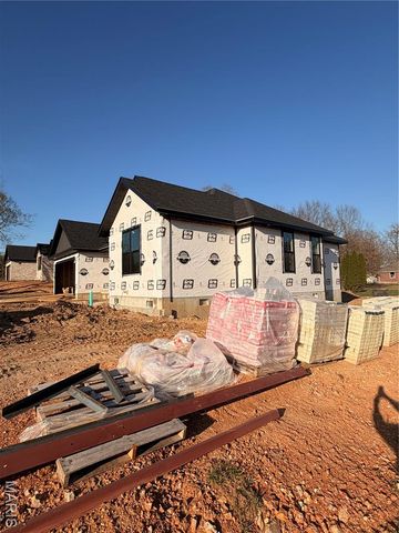 2228 Cherry Blossom Circle, Lebanon, MO 65536