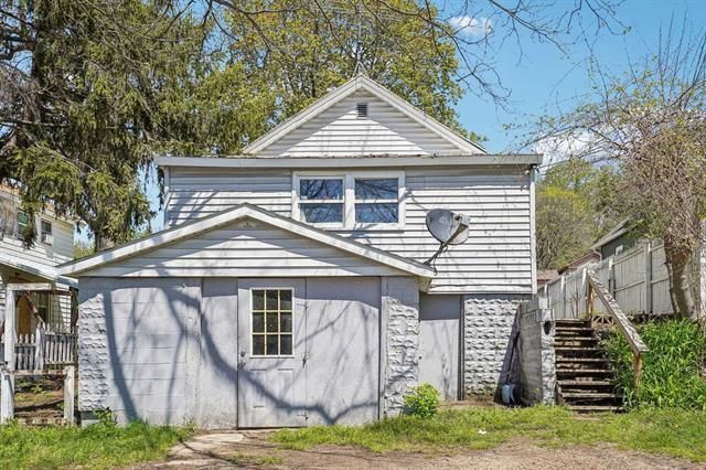 327 8th Avenue, Baraboo, WI 53913