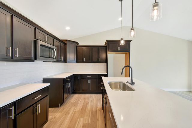 707 Cates Drive, Mahomet, IL 61853