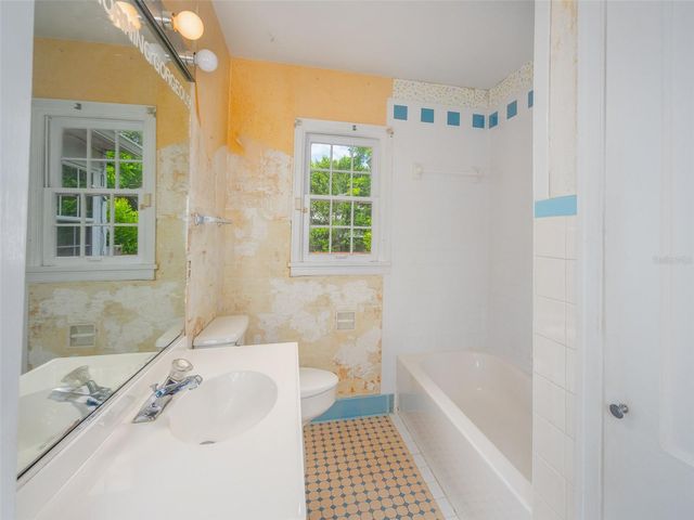 944 N SHINE AVENUE, Orlando, FL 32803