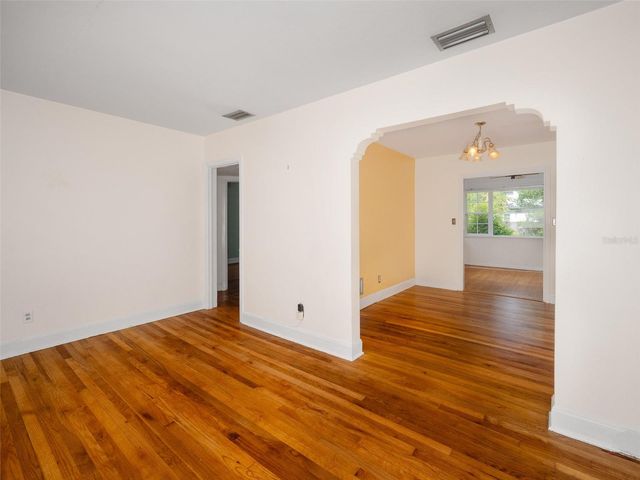 944 N SHINE AVENUE, Orlando, FL 32803