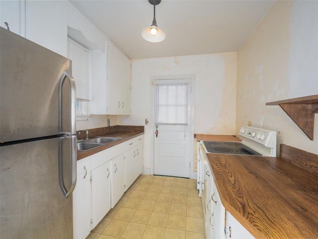 944 N SHINE AVENUE, Orlando, FL 32803
