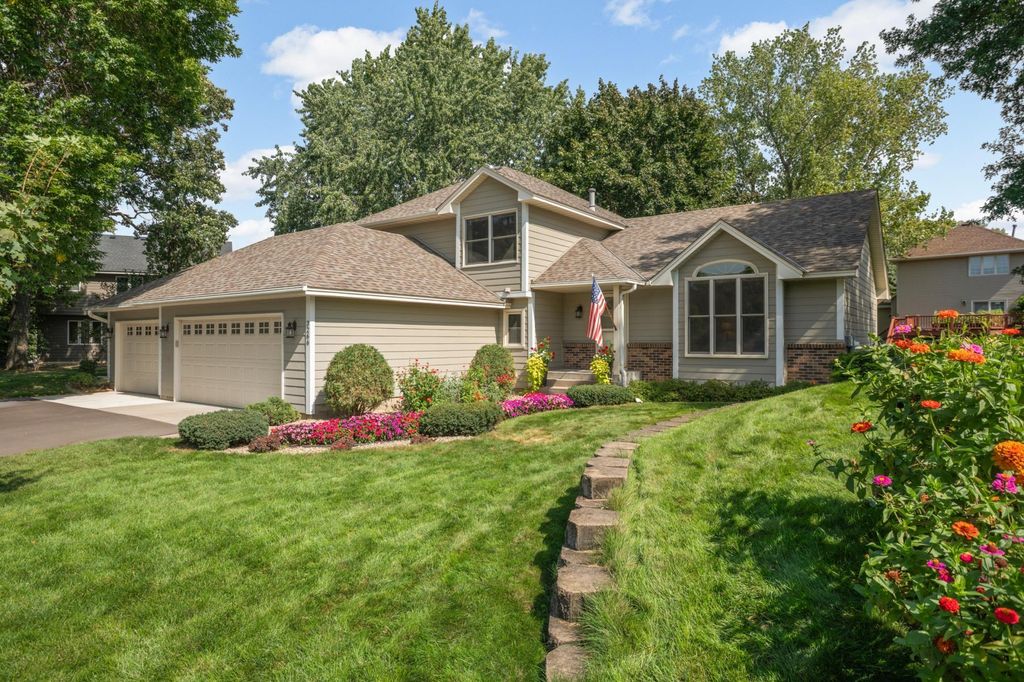 3266 Rolling Hills Drive, Eagan, MN 55121 — exterior