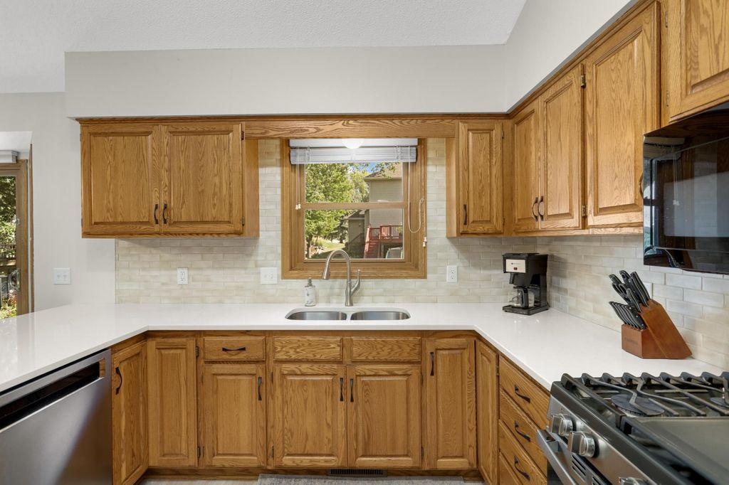 3266 Rolling Hills Drive, Eagan, MN 55121 — photo 5