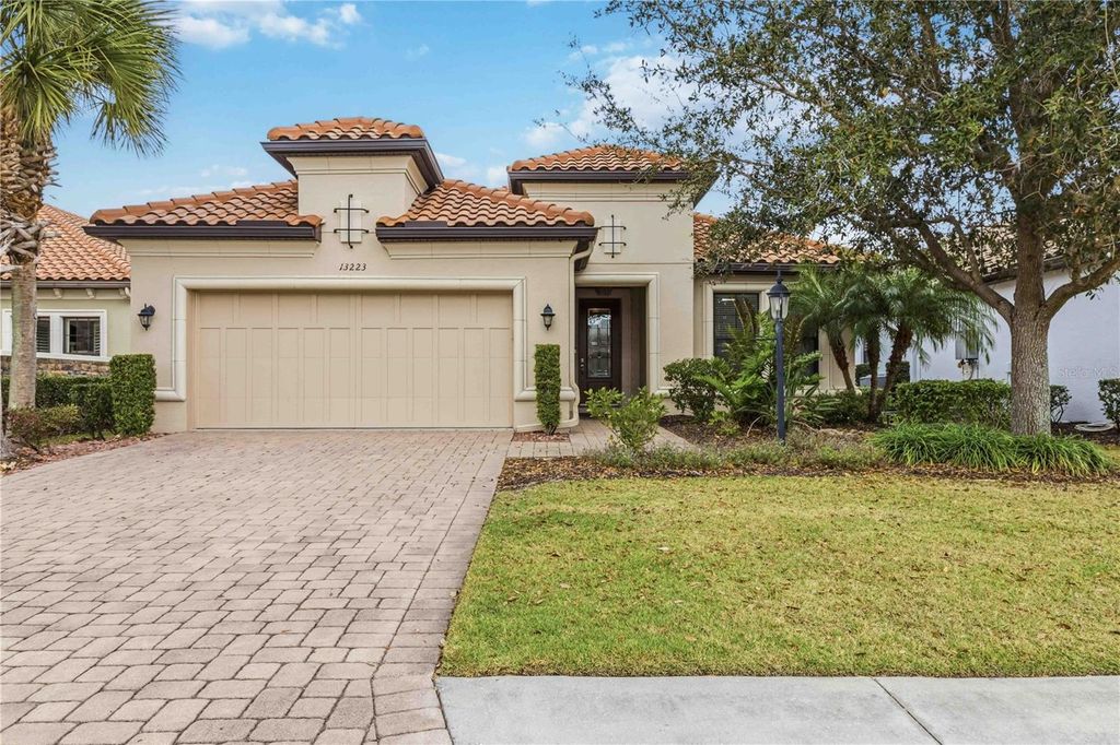 Image 2 of property listing at 13223 PALERMO DRIVE, Bradenton, FL 34211