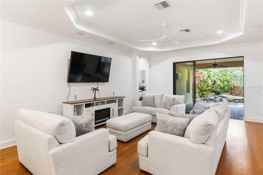 Image 8 of property listing at 13223 PALERMO DRIVE, Bradenton, FL 34211