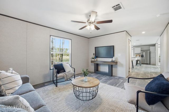 156 WALLACE Street, Interlachen, FL 32148