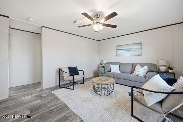 156 WALLACE Street, Interlachen, FL 32148