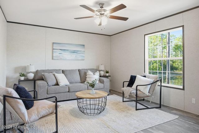 156 WALLACE Street, Interlachen, FL 32148