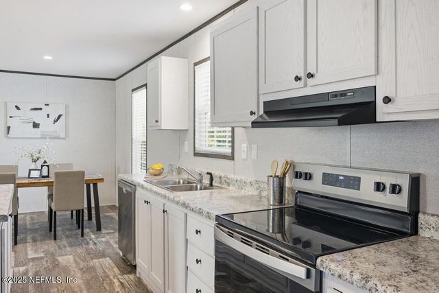 156 WALLACE Street, Interlachen, FL 32148