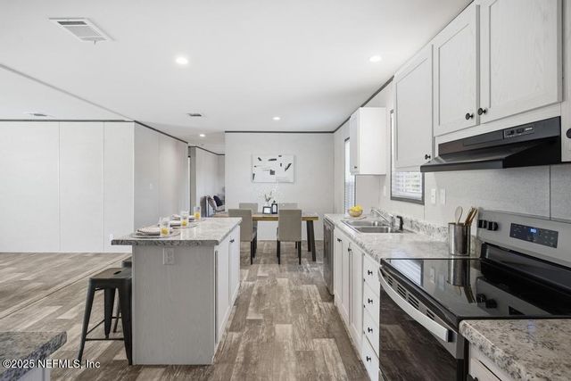 156 WALLACE Street, Interlachen, FL 32148