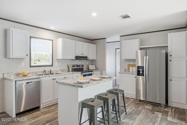 156 WALLACE Street, Interlachen, FL 32148