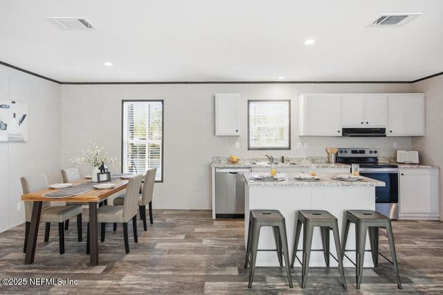 156 WALLACE Street, Interlachen, FL 32148