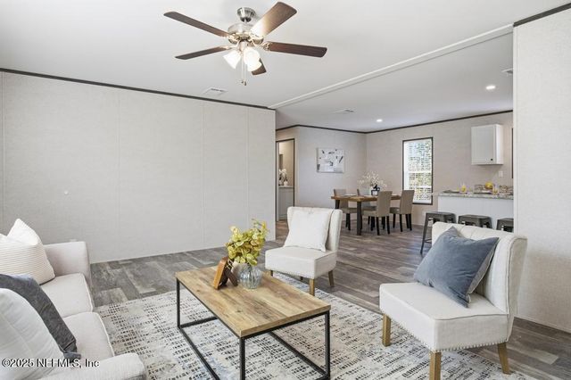 156 WALLACE Street, Interlachen, FL 32148