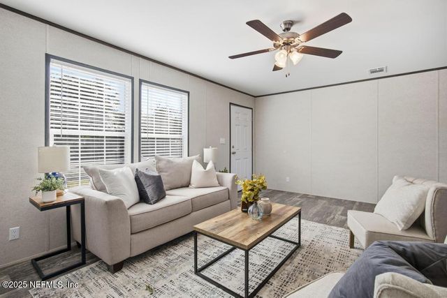 156 WALLACE Street, Interlachen, FL 32148