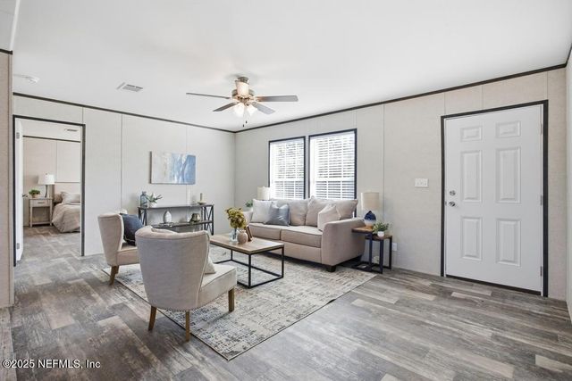 156 WALLACE Street, Interlachen, FL 32148