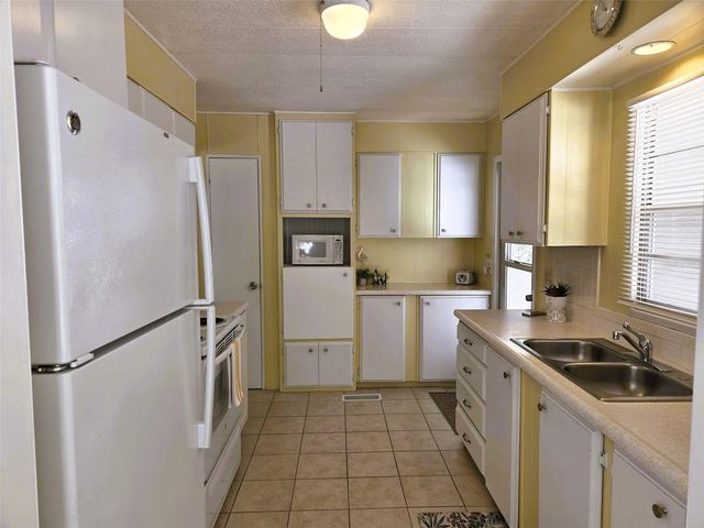 3383 OAKWOOD BOULEVARD N, Sarasota, FL 34237