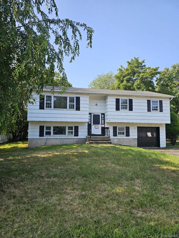 10 Roman Acres Drive, Garnerville, NY 10923