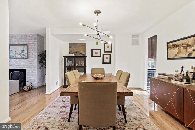 16 S ABINGDON ST, Arlington, VA 22204