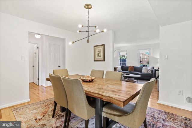 16 S ABINGDON ST, Arlington, VA 22204