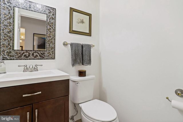16 S ABINGDON ST, Arlington, VA 22204