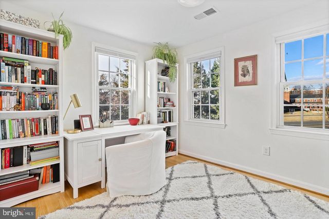 16 S ABINGDON ST, Arlington, VA 22204