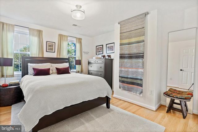 16 S ABINGDON ST, Arlington, VA 22204