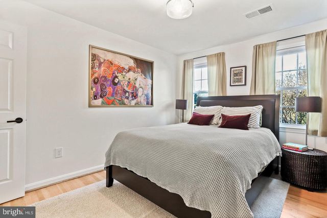 16 S ABINGDON ST, Arlington, VA 22204