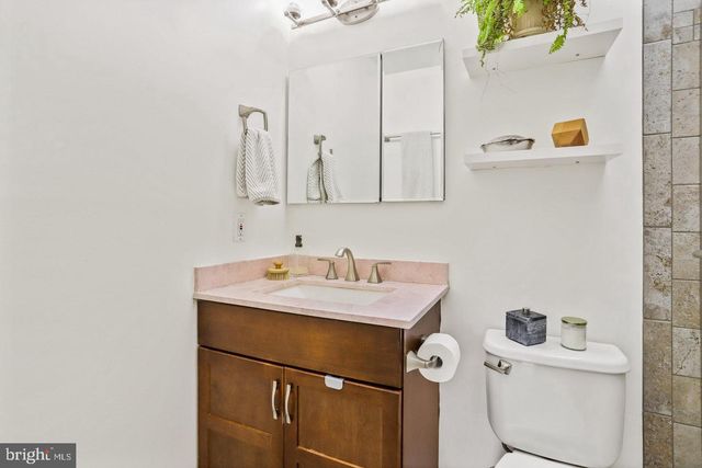 16 S ABINGDON ST, Arlington, VA 22204