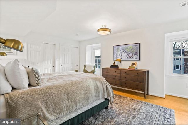 16 S ABINGDON ST, Arlington, VA 22204