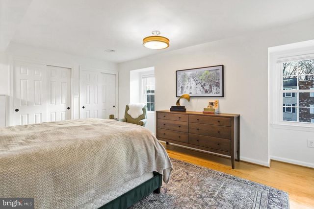 16 S ABINGDON ST, Arlington, VA 22204