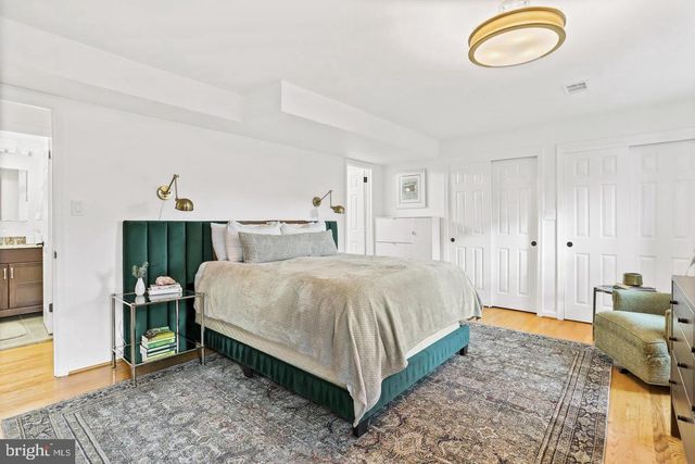 16 S ABINGDON ST, Arlington, VA 22204