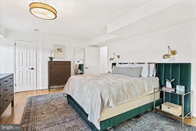 16 S ABINGDON ST, Arlington, VA 22204
