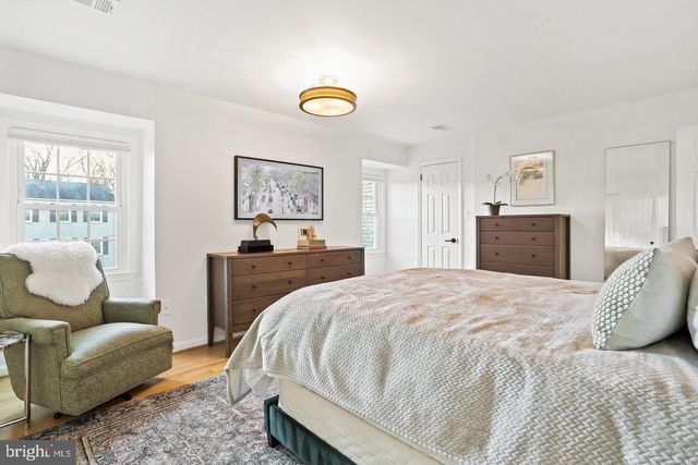 16 S ABINGDON ST, Arlington, VA 22204