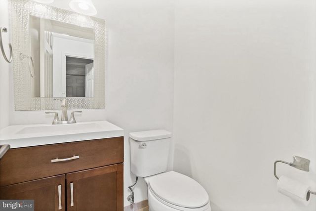 16 S ABINGDON ST, Arlington, VA 22204
