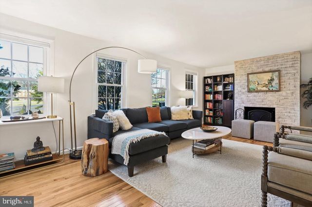 16 S ABINGDON ST, Arlington, VA 22204